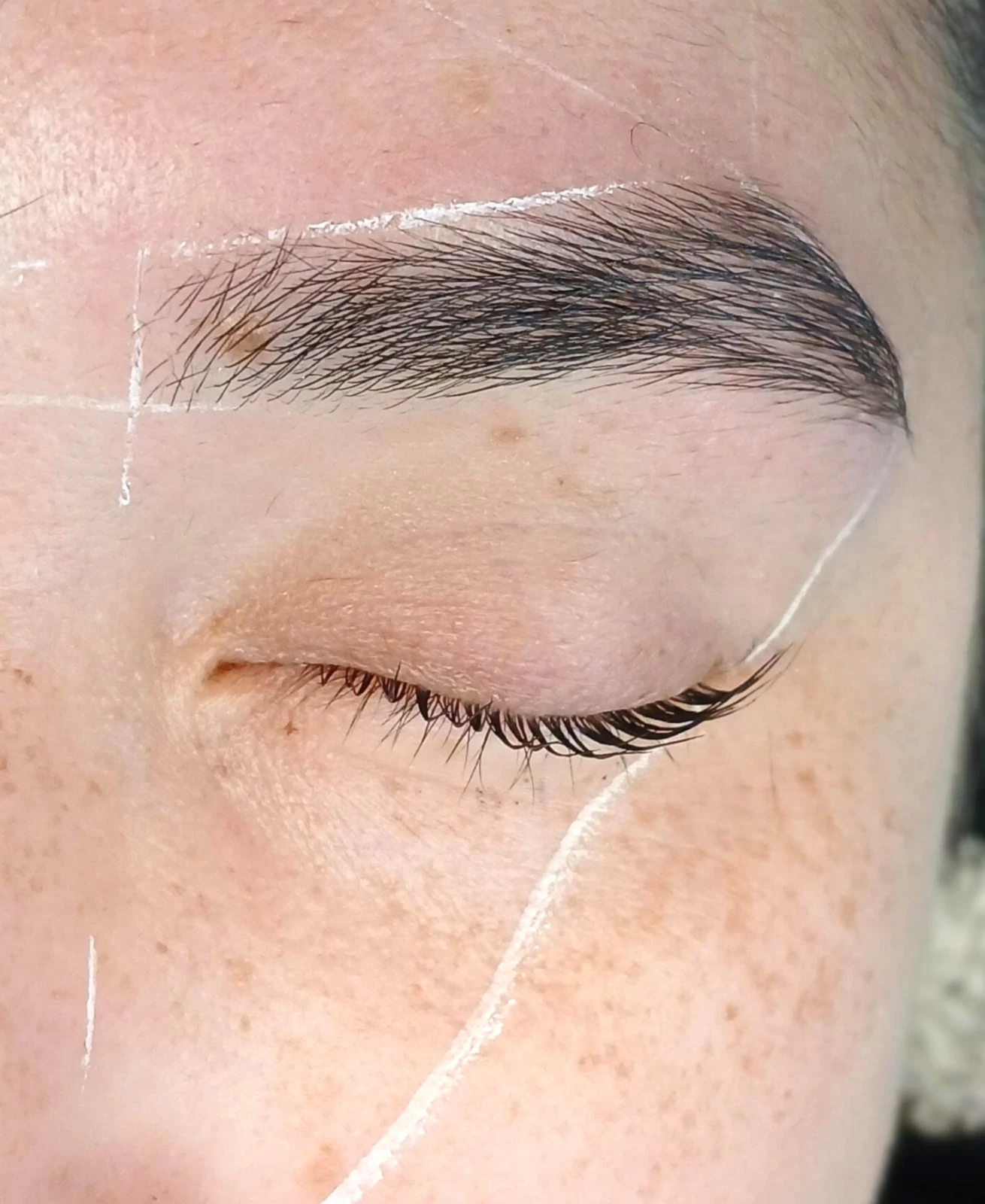 Diseño de cejas personalizado